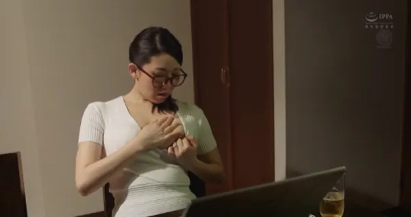 sweetrabbit233 sex Cậu nhân viên bị kẹt trong thang máy cùng sếp nữ